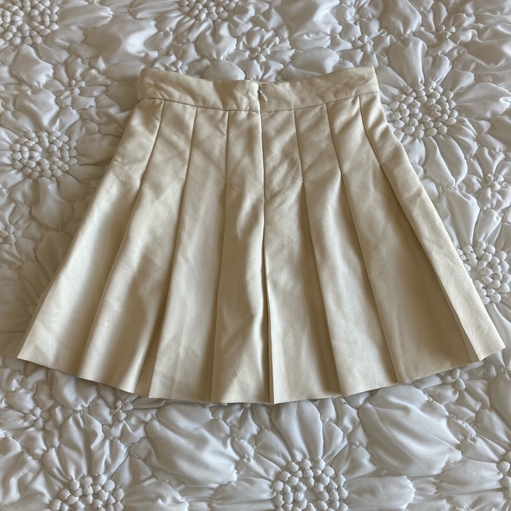 Y2K clueless vibes Aritzia sunday best soft vegan leather Cream Pleated Skirt - Picture 2 of 3